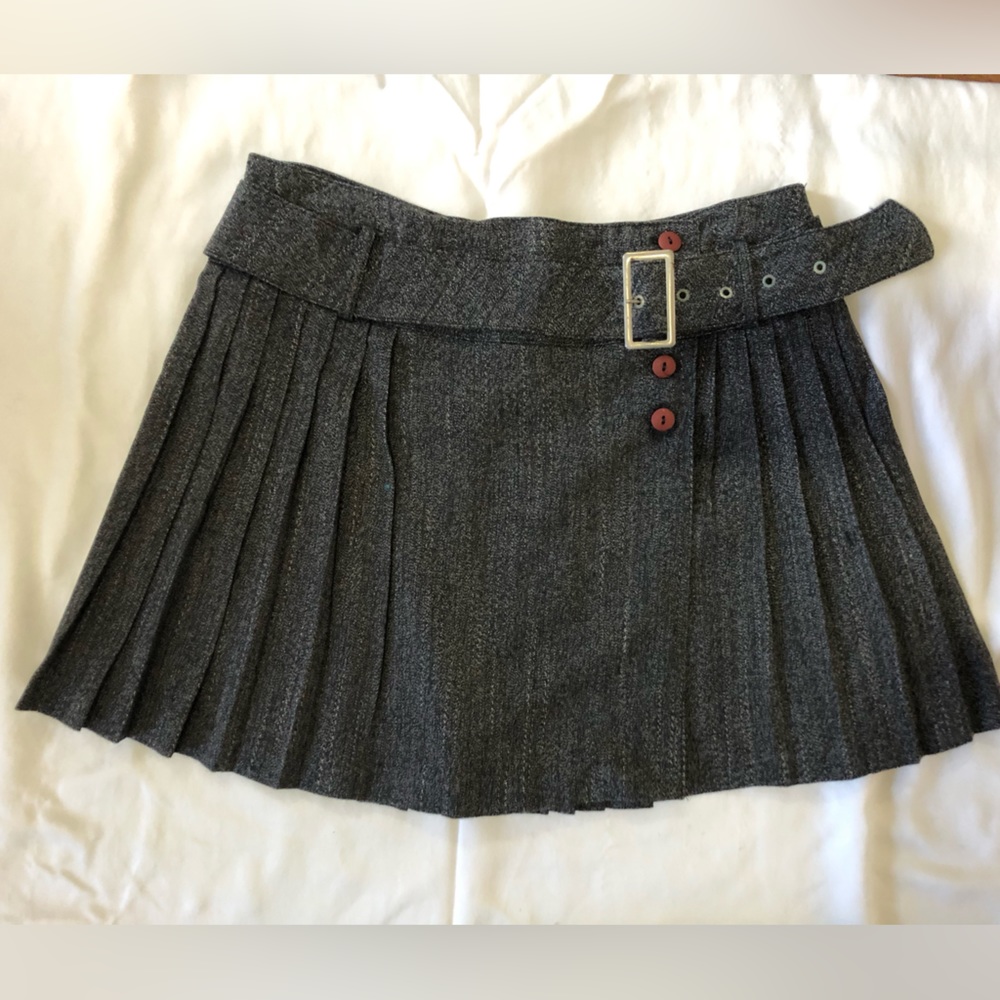 Wrap-around pleated mini skirt, grey, size 10, button closure